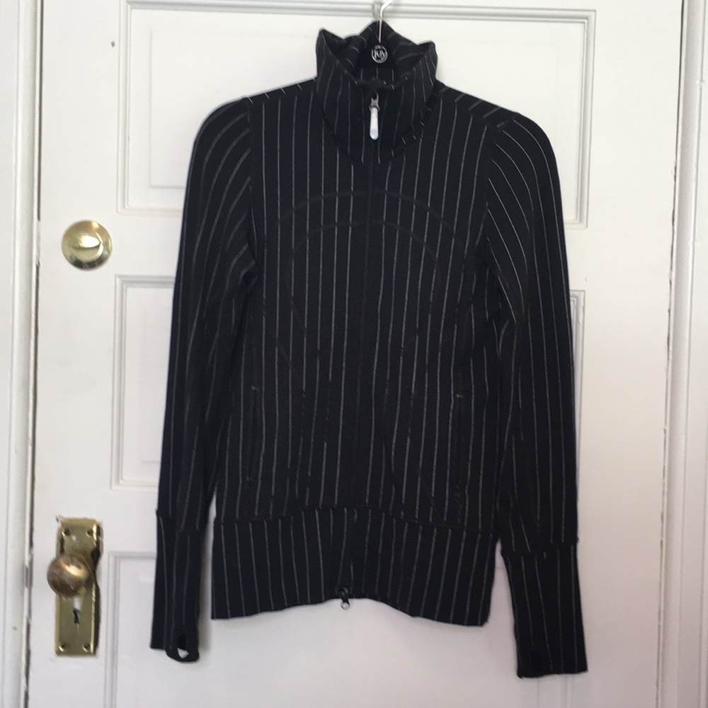 Lululemon zippered long Jacket with thumbholes